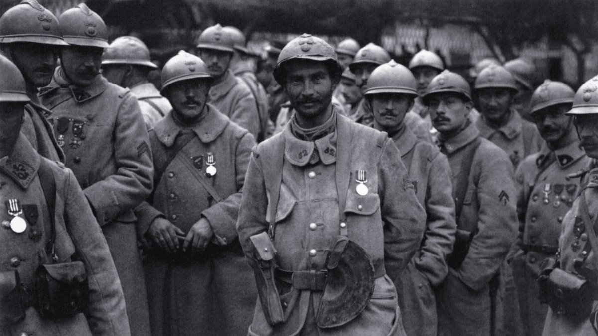 HooptyBooty's tweet photo. 11/11/1918 - Lest we forget https://t.co/ww24wbugCv