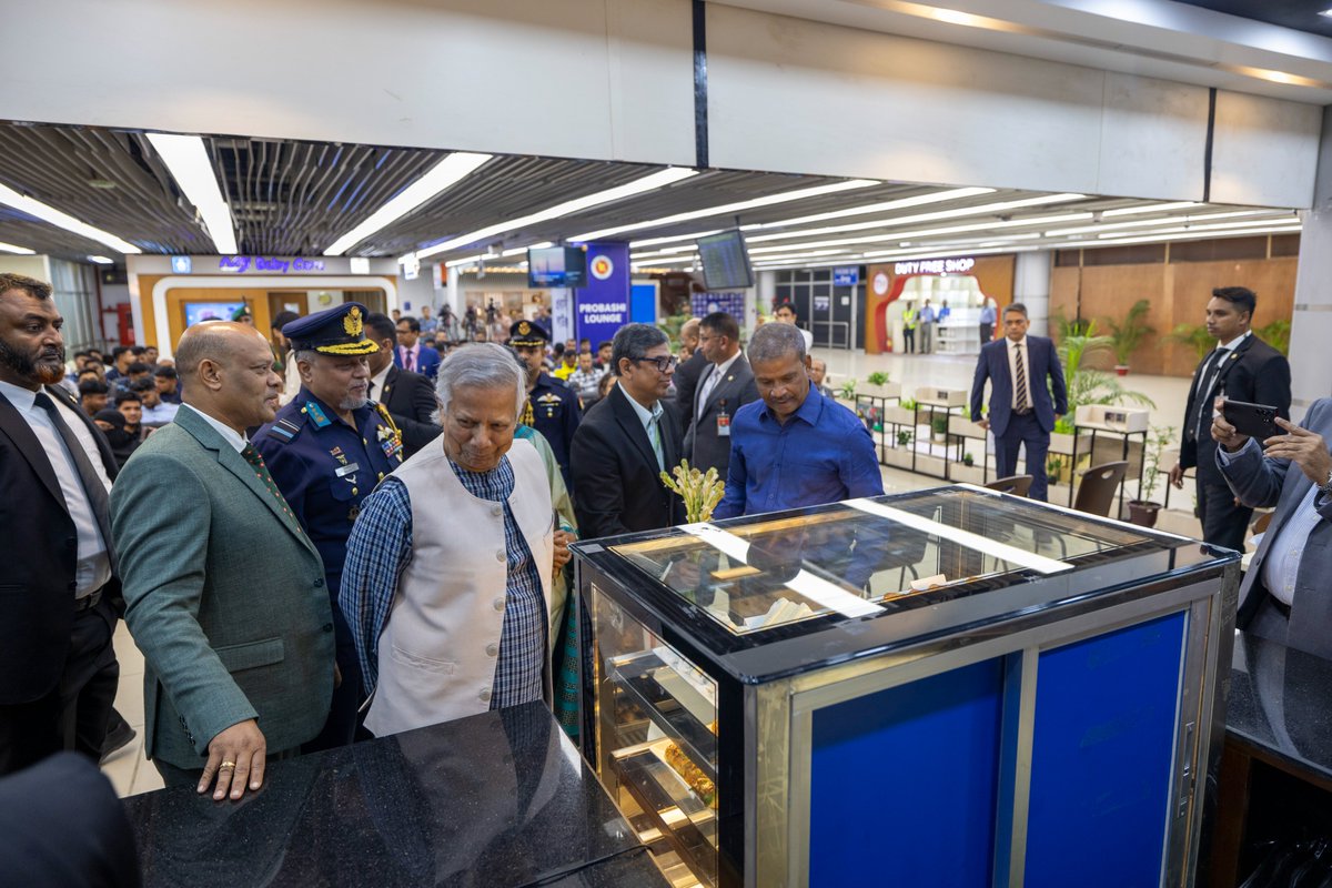IOMBangladesh's tweet photo. 📢The Probashi Lounge opens at the airport today to provide a welcoming experience for BD #migrantworkers in the presence of 🇧🇩 @ChiefAdviserGoB. @UNmigration is proud to have supported this initiative in collaboration with the #MoEWOE. https://t.co/yFICc0l221