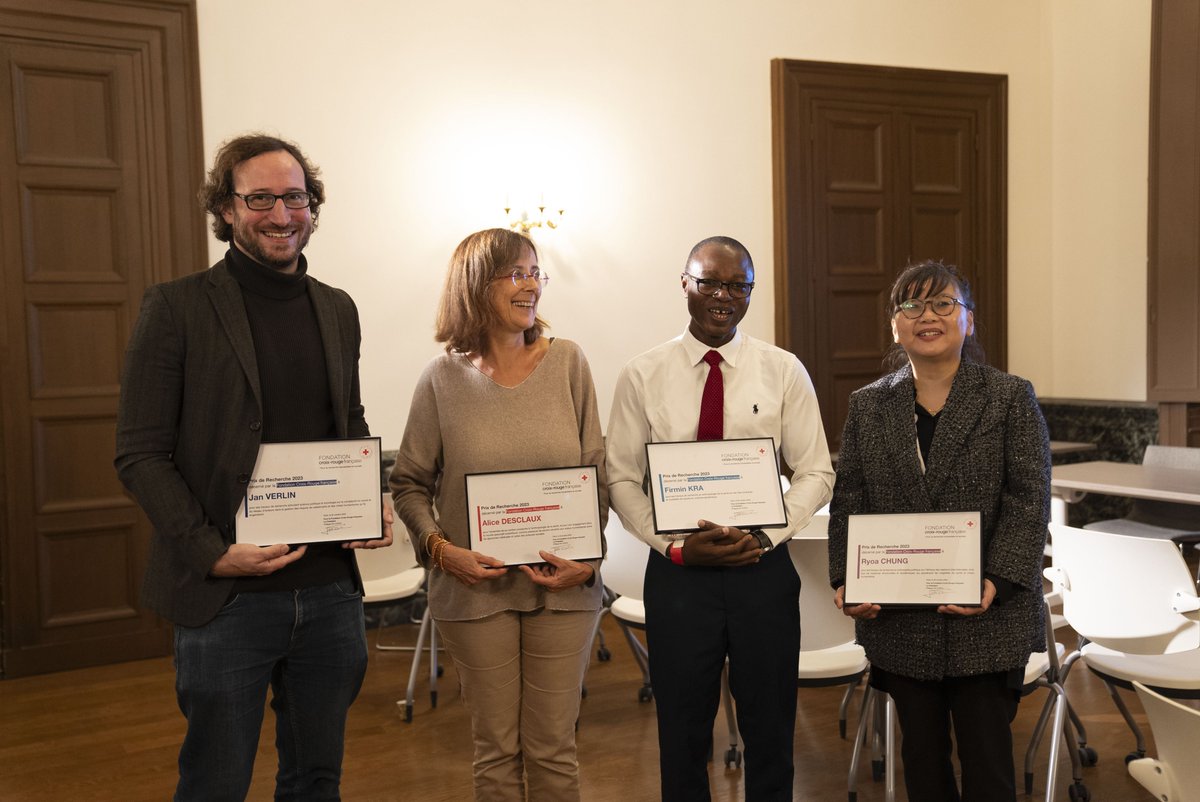 [ 🏆 PRIX DE RECHERCHE 2024]
Qui sera à la place des lauréats de l'an dernier que vous voyez sur la photo ci-dessous 👇 ❓❓
📢 La Fondation remettra ses prix 2024 le 13 nov, à l'issue de ses Rencontres annuelles #RDLF.
Restez connectés pour découvrir les lauréats 2️⃣ 0️⃣ 2️⃣ 4️⃣ ❗