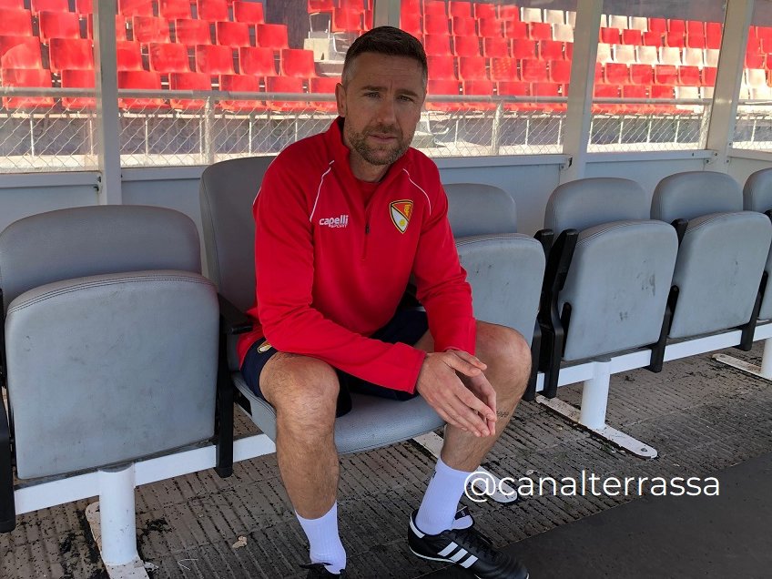 🔴⚽️| <a href="/VictorBraVer/">Victor Bravo</a> ja entrena el <a href="/TerrassaFC/">Terrassa FC</a> 

Parlem amb el tècnic aragonès sobre com afronta aquest nou repte esportiu

Diumenge debuta a la banqueta rebent el líder, <a href="/Lleida_Esportiu/">Lleida Esportiu</a>

🎙️En breu, les declaracions terrassadigital.cat/victor-bravo-n… #Terrassa #SegonaRFEF <a href="/rfef/">RFEF</a> #esportstrs