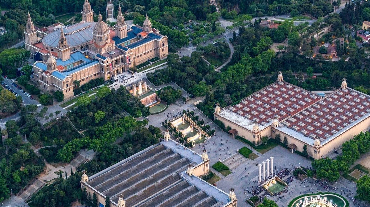 La primera fase del concurs arquitectònic per a l’ampliació del Museu Nacional d’Art de Catalunya s’ha tancat amb l’admissió de 30 projectes. 
🧵👇