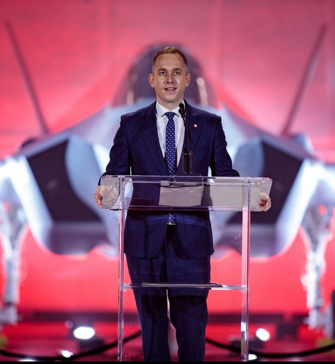 CTomczyk's tweet photo. 🇵🇱 W Narodowe Święto Niepodległości oddajemy hołd bohaterom walczącym o niepodległość Polski i pamiętamy, że nie jest ona dana za darmo i na zawsze. Polska silna, zjednoczona i dobrze uzbrojona to nasze wspólne zadanie. https://t.co/hsoUGKP6Qf