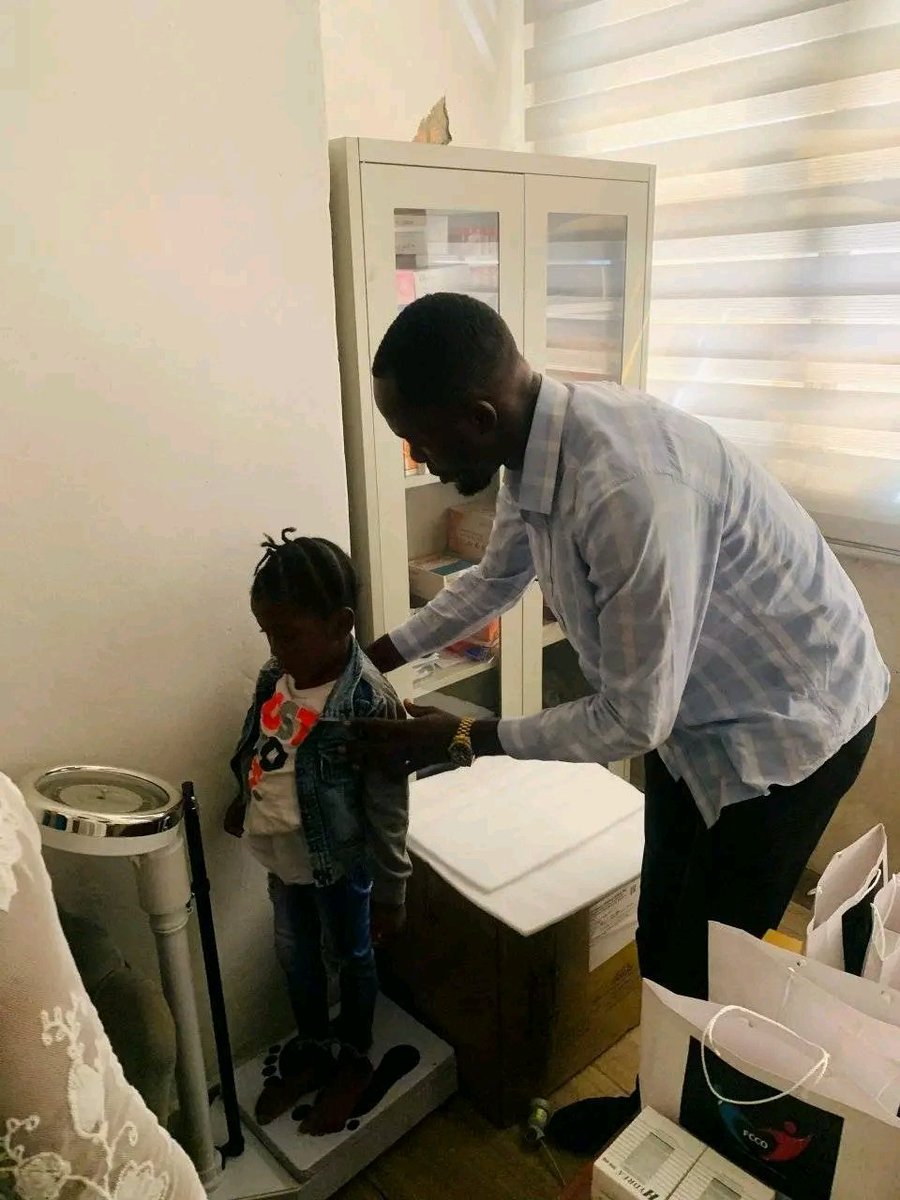 Deborah_Biak's tweet photo. #Medic_Compassion,
Le samedi 2 novembre 2024, la Fondation Coeur de Compassion a remis gratuitement des médicaments (Hydrea et acide folique) à des patients drépanocytaires de notre plateforme Dreparole. Un conseil de médecins, dont le Dr Laurent Munda, était présent https://t.co/rIp1q1r39A