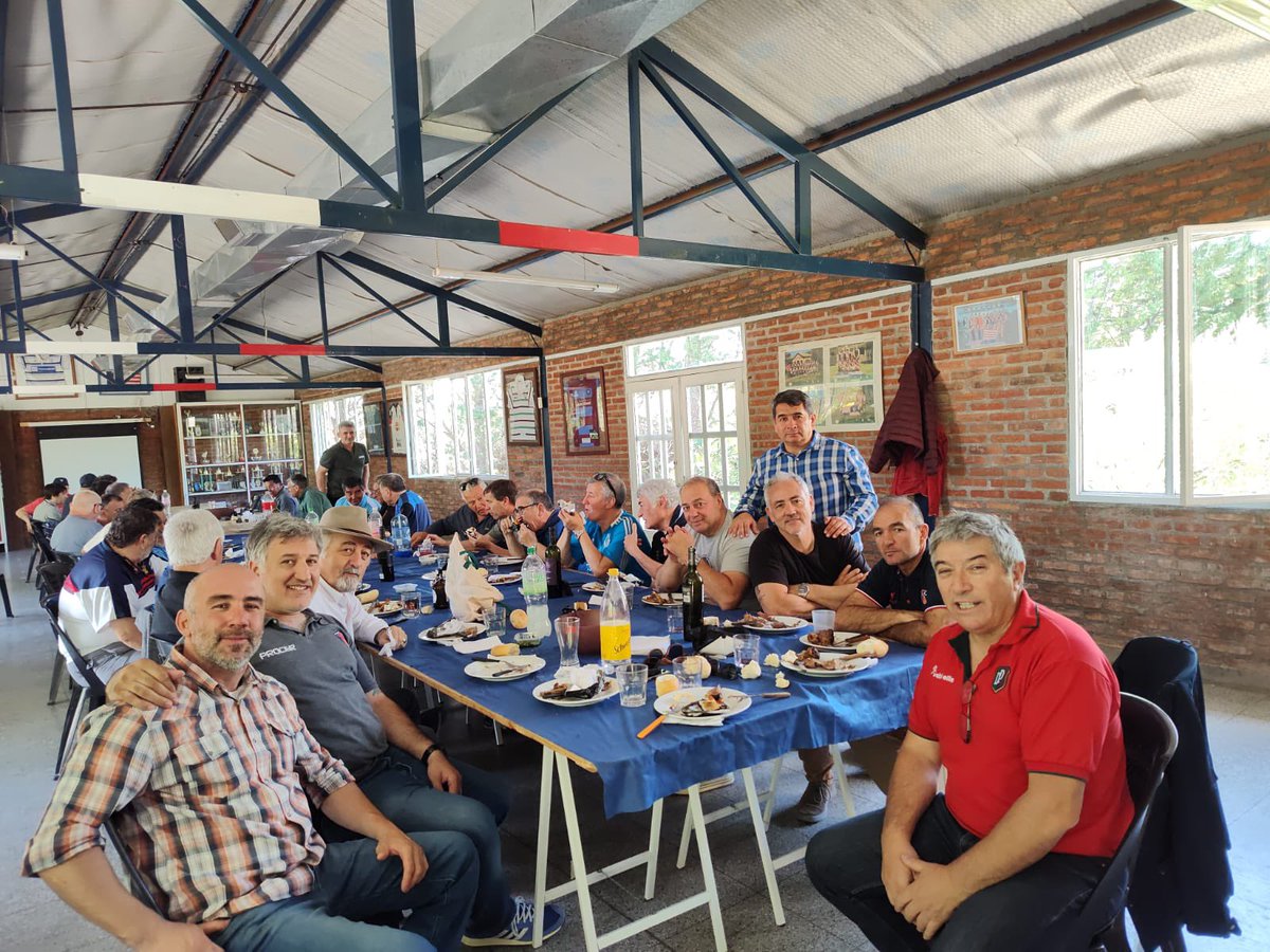 Union_Austral's tweet photo. Maravillosa Final del Torneo Austral. Excelente marco de público y acompañamiento de las familias. Agradecemos la presencia de los Dirigentes de todos nuestros clubes … Un sábado de mucho rugby 🏉. Felicitamos a Chenque RC Campeón del Torneo Austral 2024 #AustralCrece https://t.co/4e82hMdBST