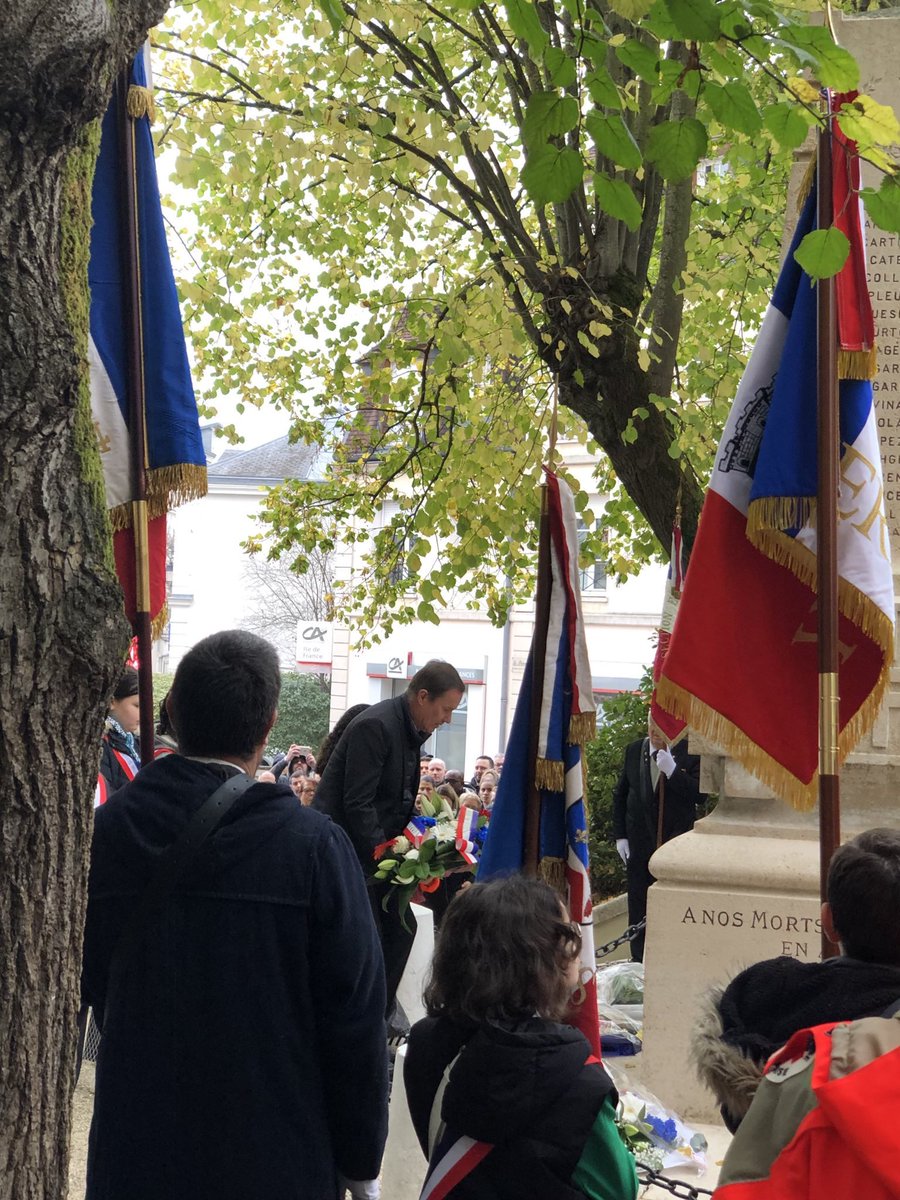 dupontaignan's tweet photo. Émouvante cérémonie à #Yerres. Merci aux anciens combattants et aux enseignants qui ont mobilisé les enfants des écoles pour perpétuer le souvenir du sacrifice de nos soldats.
#Yerres #11Nov #11Novembre #Armistice https://t.co/ZMwjKWcy6S