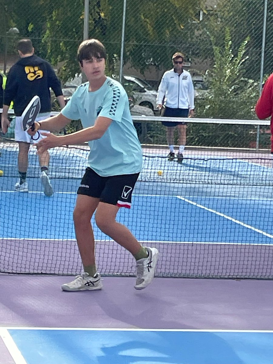 Manuel y Santiago Lorenzo se alzan como mejores 8 parejas de entre un total de 44 en el I Campeonato de #Pickleball de Madrid federado en la categoría absoluta.
Fin de semana intenso con grandes puntos y mucha espectación con rivales muy complicados.
¡Enhorabuena!