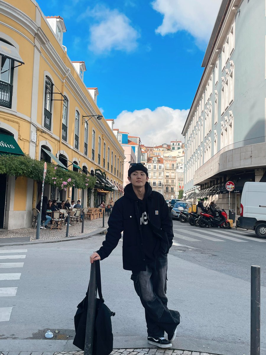 official_ACE7's tweet photo. [📸]

#1
아직 끝나지 않은 김비트의 밀착취재 
리스본의 낭만을 제대로 즐기는 유찬이 모습🍊

#ACE #에이스
#김비트의_밀착취재
#ACEinLISBON https://t.co/LRMJ250Ixt
