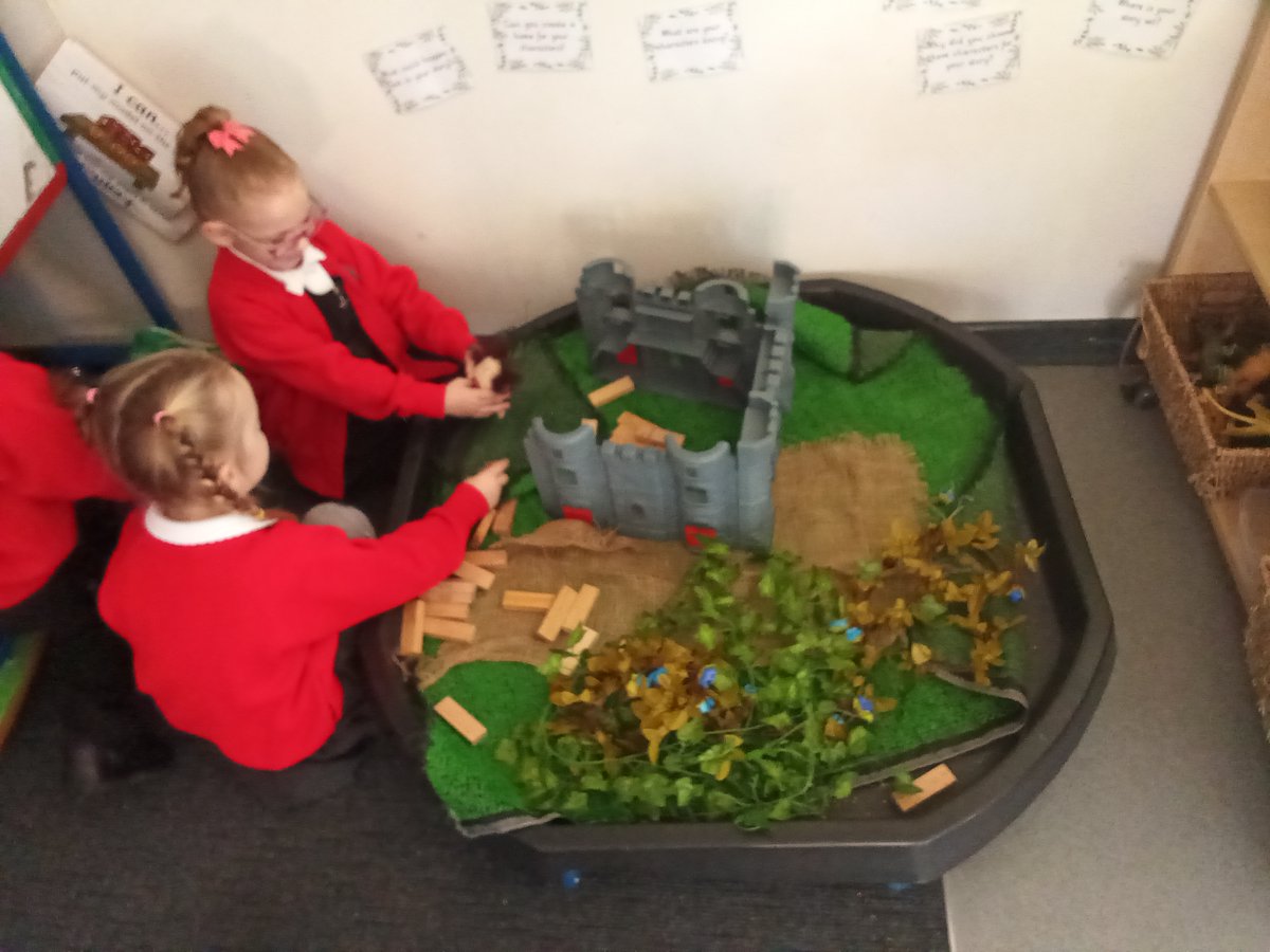 GCPFS2's tweet image. We have been retelling the story of The Selfish Giant this morning in the small world and drawing scenery on the board to enhance it.@PrimaryGreat #gcpearlyyears #gcpliteracy