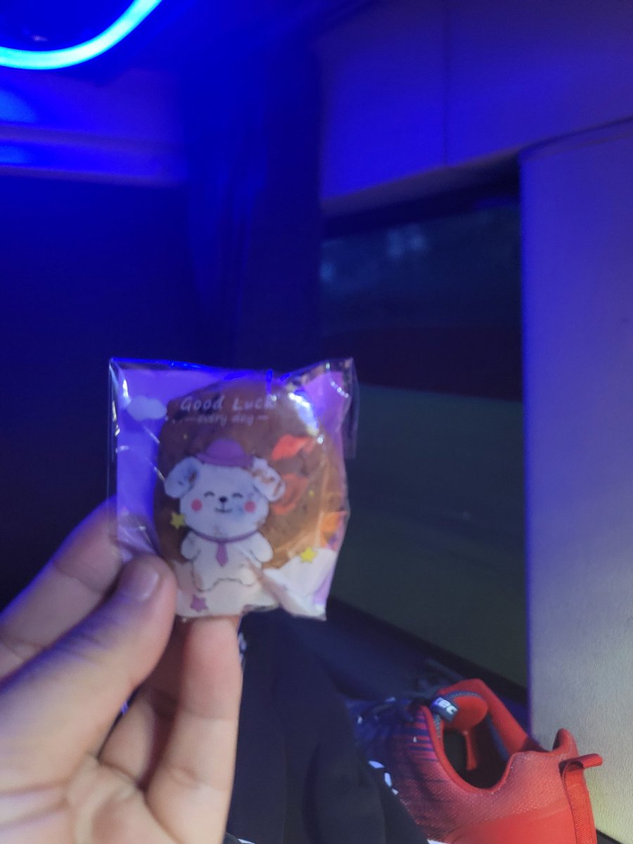 niveeetch's tweet image. Kukiss nya @eliza_hemlock  menemani 14 jam kuh

Otiwi dulu , besok banyak proyek menunggu