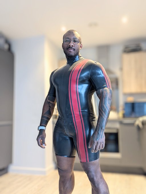 1 pic. New rubber suit https://t.co/7siI3Sqqcr