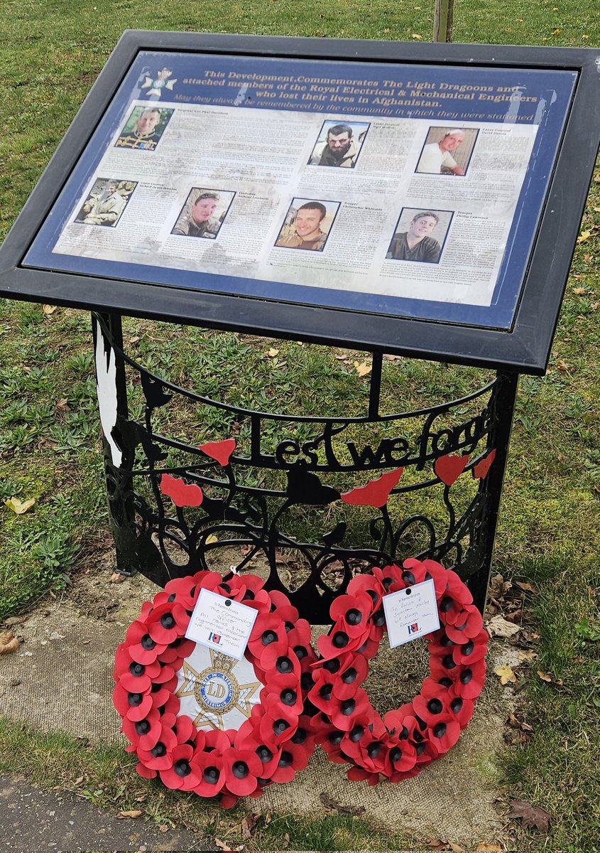 SwantonChairman's tweet photo. "They shall not grow old, as we are left grow old:
Age shall not weary them, nor the years condemn. 
At the going down of the sun and in the morning
We will remember them" https://t.co/aSAtHEBgs7