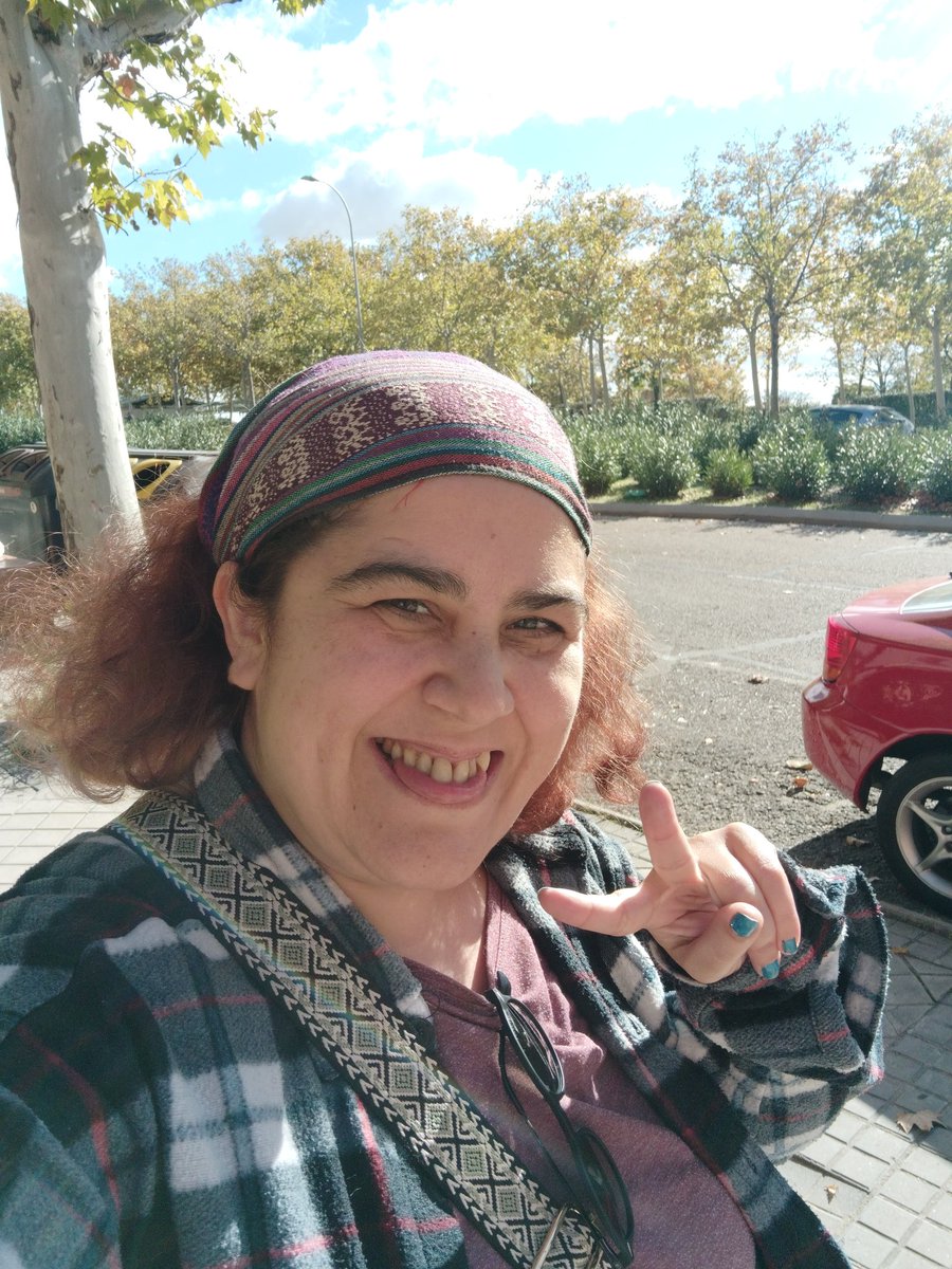 ¡Ey, humanos! Adivinad a quien le leen hoy a las 18:30 un microrrelato en La ventana, de la <a href="/La_SER/">Cadena SER</a> , finalista esta semana en el concurso de Relatos en cadena de <a href="/deescritores/">EscuelaDeEscritores</a> ☺️