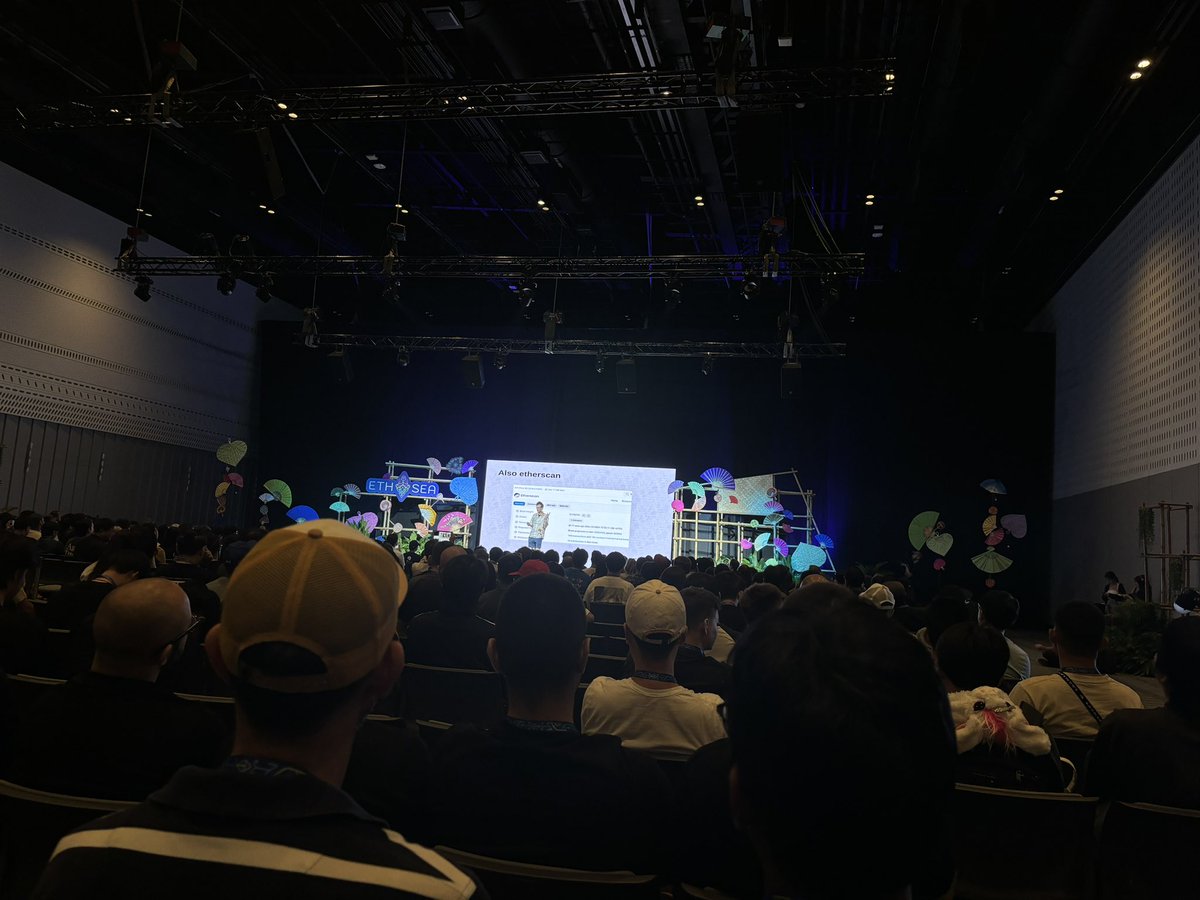 etherscan's tweet image. Thanks for the shoutout @VitalikButerin 🙏

Etherscan and games mentioned one after the other… is this alpha? 👀