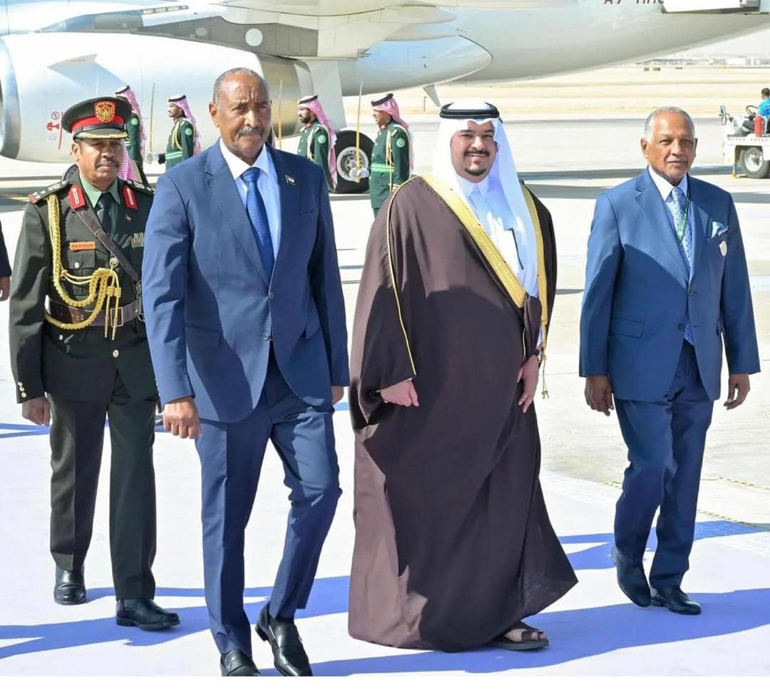 البرهان يصل السعودية للمشاركة في القمة العربية والإسلامية "غير العادية"
opensudan.com/archives/27617