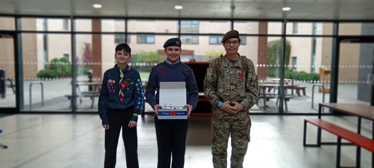 TheChalkHills's tweet photo. Students and staff gathered today to honour the fallen men and women. Mr Baker lead the ceremony, and our head boy and head girl did readings and Mr Cotton played the trumpet as our flag came down for a minutes silence. We will not forget our fallen soldiers.

#LestWeForget https://t.co/NMLSKSTRek