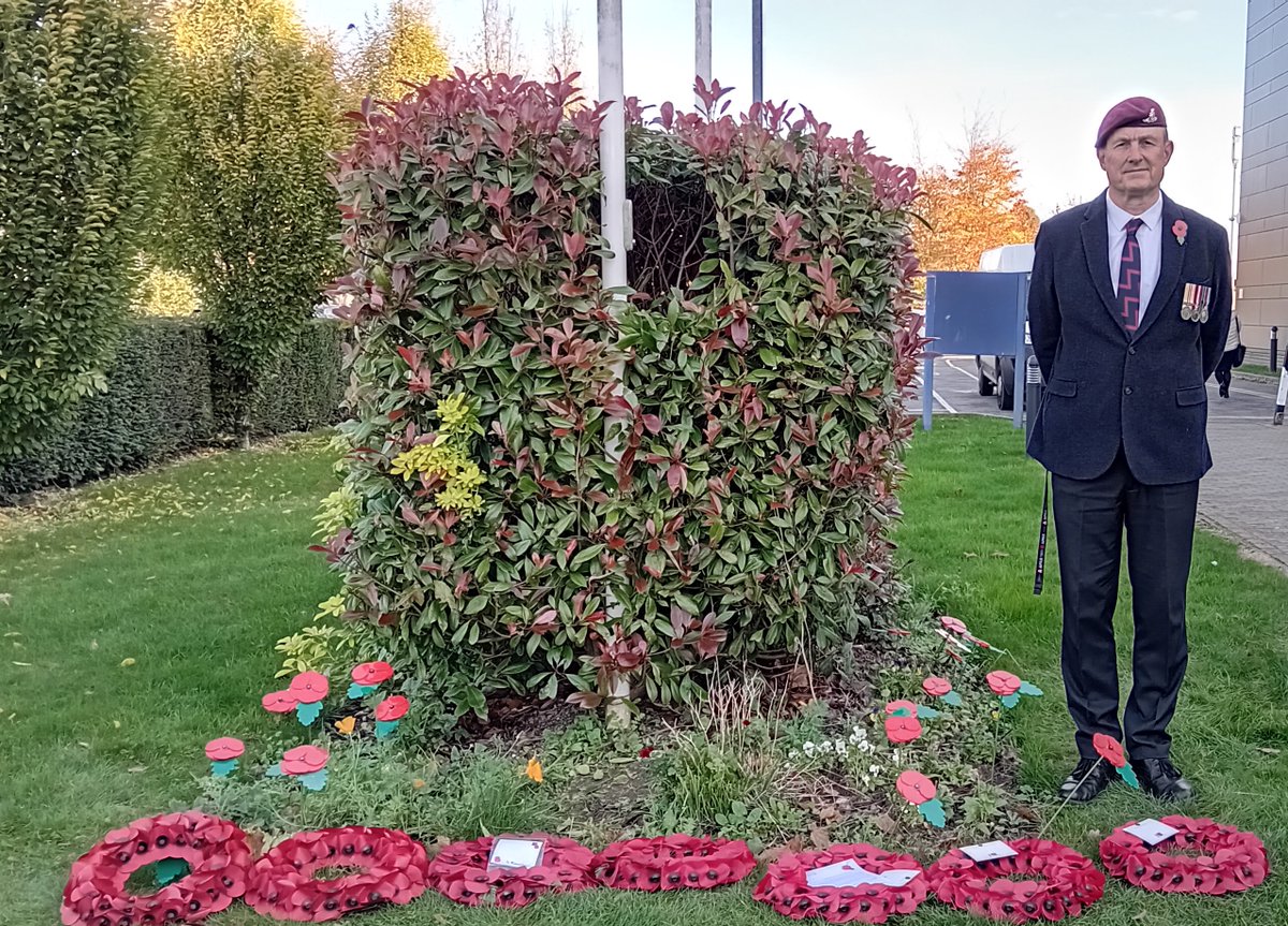 TheChalkHills's tweet photo. Students and staff gathered today to honour the fallen men and women. Mr Baker lead the ceremony, and our head boy and head girl did readings and Mr Cotton played the trumpet as our flag came down for a minutes silence. We will not forget our fallen soldiers.

#LestWeForget https://t.co/NMLSKSTRek