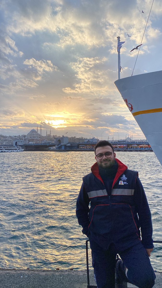 KuruYusa's tweet photo. İş hayatı    /     Sivil hayatım https://t.co/hxnkpUK36T