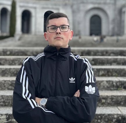 masca_pilas's tweet image. "quiero una novia gotica"
las pintas q me trae el hermano: