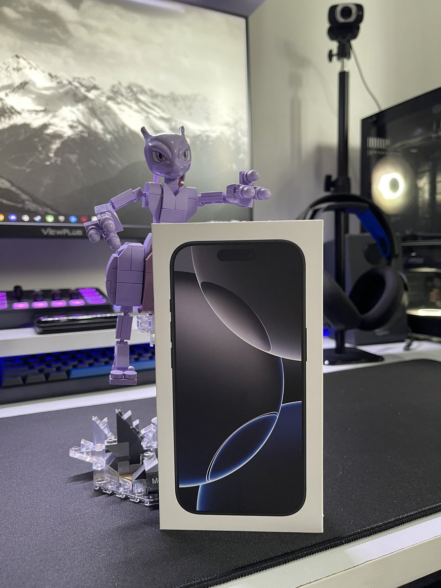 robbysanchezyt's tweet photo. I just got the iPhone 16 Pro! I’m going to play around with this and review it as soon as I get a hang of it! https://t.co/JFbKyHhbXu