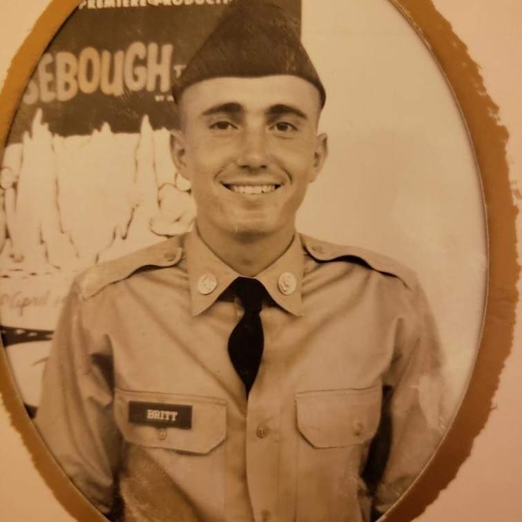 God Bless our Veterans and God Bless the USA 🇺🇲. Today we honor and remember you. Thank you Dad, and thank you to all those out there who have served. 🙏