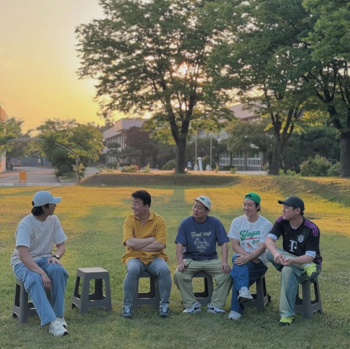kokyungpyoth's tweet photo. คุณอันโบฮยอนแชร์รูปหมู่ทีม #TheBackpackerChef2 ค่ะ
เหลือน้องเล็กคยองพโยคนเดียวแล้วน้าาาาที่ยังไม่ลงรูปทีม 😝 https://t.co/o11tfLvrbJ