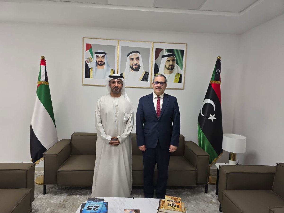 خلال استقبال سعادة سفير الدولة لدى ليبيا محمد على الشامسي ،للسيد جيريمي برنت القائم باعمال السفارة الامريكية لدى ليبيا ،بمقر السفارة بتونس اكد الجانبان على عمق وقوة العلاقات الاستراتيجية بين البلدين و تطرقا الى الملفات التي تمثل اهتمام مشترك كما بحثا اهمية تطوير العلاقات الثنائية