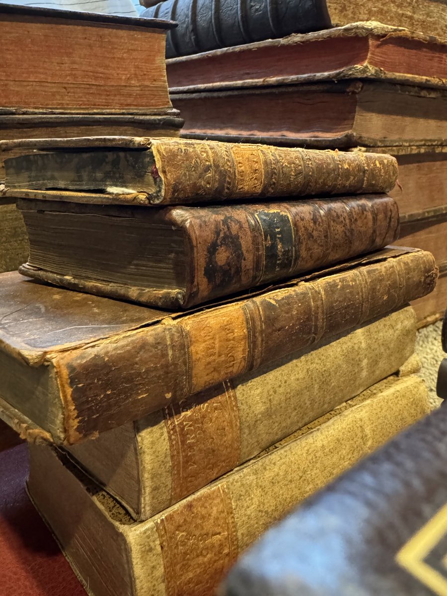 patricksrarebks's tweet photo. Books. Probably the reason someone invented prenuptial agreements.

#mightbetrue #youneverknow https://t.co/y4Kd9TxUYl