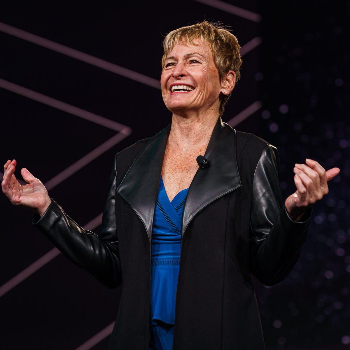 FabtechExpo's tweet image. ❓Did you know? #FABTECH2024 was full of firsts, but this was a pretty big one! 

Many thanks to Peggy Whitson for joining us in Orlando and sharing an inspiring message that brought the audience to their feet for a standing ovation!