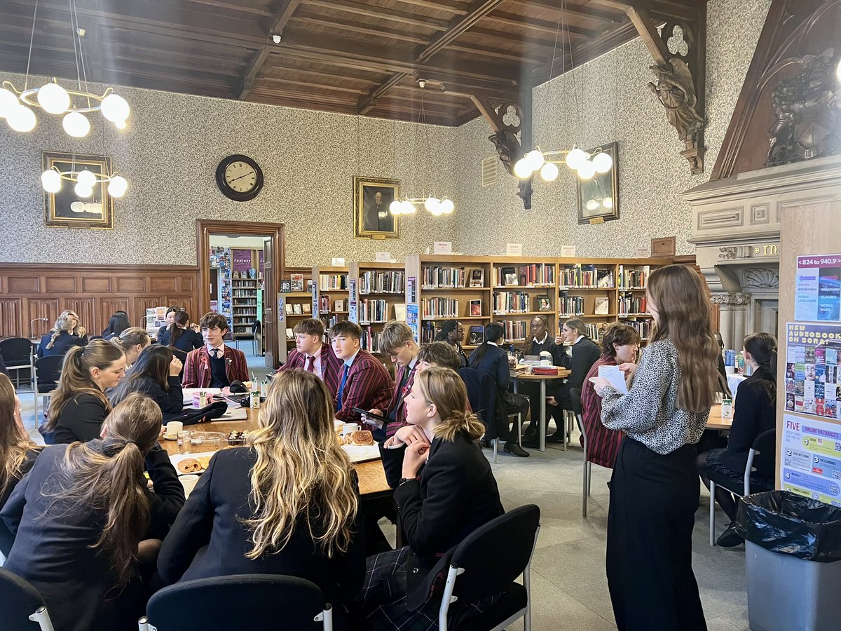 FettesCAS's tweet image. Wonderful to have Joanne Simpson from Rock Trust coming for breakfast with the students ahead of their Stay Up event on Saturday, and to then hear her speak in Chapel about the brilliant work Rock Trust is doing to help tackle youth homelessness @Fettes_College @RockTrust_tweet