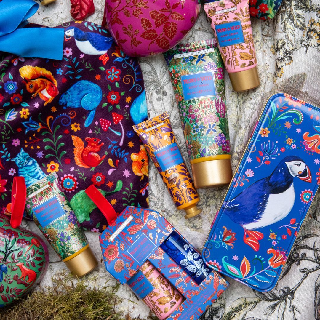 HartsOfStur's tweet image. Looking for stocking filler inspiration? Heathcote &amp;amp; Ivory make wonderful gifts, with festive scented candles and self-care kits. Including well-known brands ranging from Cath Kidston to William Morris.

Shop stocking filler gifts here: buff.ly/3Cm0egJ 

#HartsOfStur