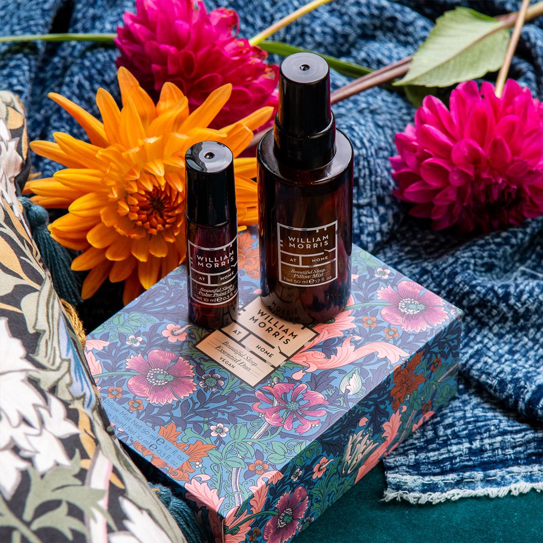 HartsOfStur's tweet image. Looking for stocking filler inspiration? Heathcote &amp;amp; Ivory make wonderful gifts, with festive scented candles and self-care kits. Including well-known brands ranging from Cath Kidston to William Morris.

Shop stocking filler gifts here: buff.ly/3Cm0egJ 

#HartsOfStur