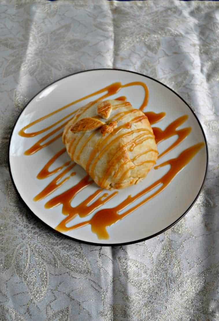 HezziD's tweet image. Butterscotch Pear and Pecan Dumplings take a delicious ripe pear and stuff it with pecans, cranberries, and chocolate then wrap it up in a flaky crust and drizzle it with caramel sauce.
#pears #pecans #dumplings #dessert 
hezzi-dsbooksandcooks.com/butterscotch-p…