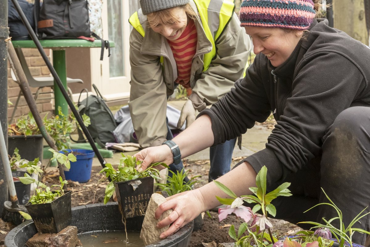 HeritageFundUK's tweet photo. In 2021, we awarded @WildlifeTrusts £5million to work with 200 communities across the UK 🌎

Instead, they worked with over 1,600 communities! To read more, click here 👉 https://t.co/CGF0T5FZcp https://t.co/qwA66y5QS0