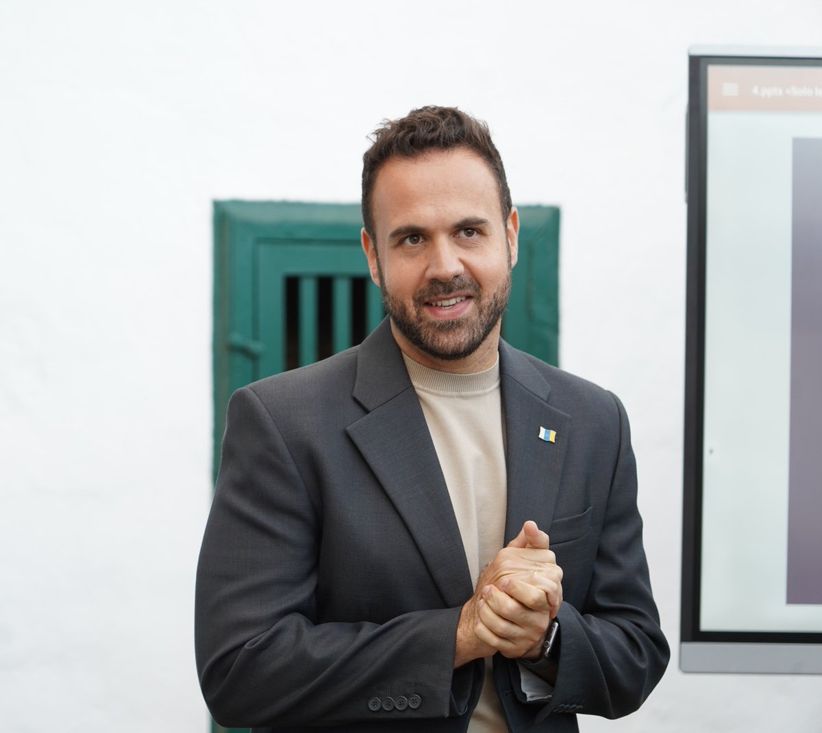 AEMARK's tweet photo. 💥Edgar Sabina, Doctor por @ULL, ha recibido el 🏆Premio a la Mejor Tesis Doctoral en los Premios Internacionales de Enoturismo🍷 de @ULL y Bodegas El Grifo

🎉¡Enhorabuena!🎊 https://t.co/ASf880JG84