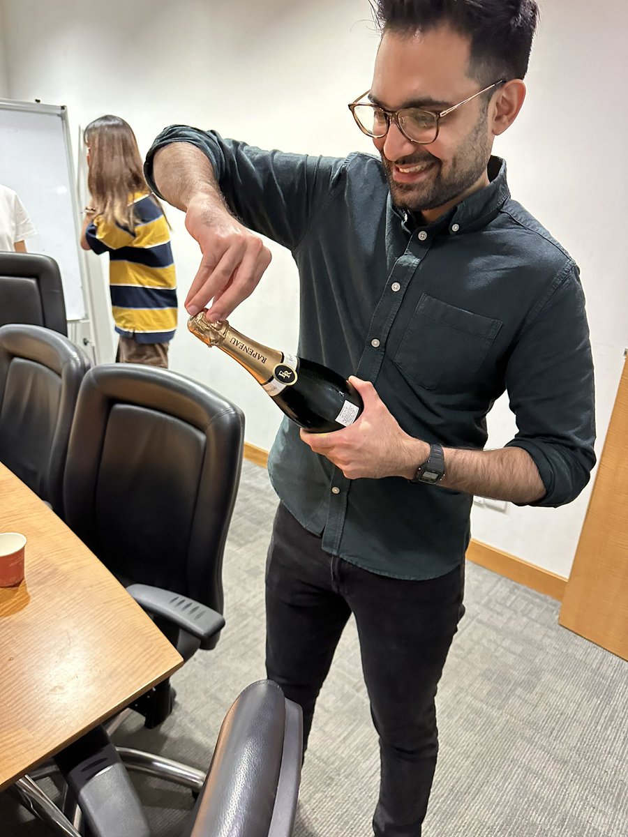 StJohnLab's tweet image. Introducing ✨Dr✨Sid Malhotra who defended his thesis today! 🍾 He’s made it past another step on the path to be a clinician scientist! He’s also a @SD_GHI Doctoral Scholar and plans to continue his #globalhealth projects before returning to med school. @smlhtr_