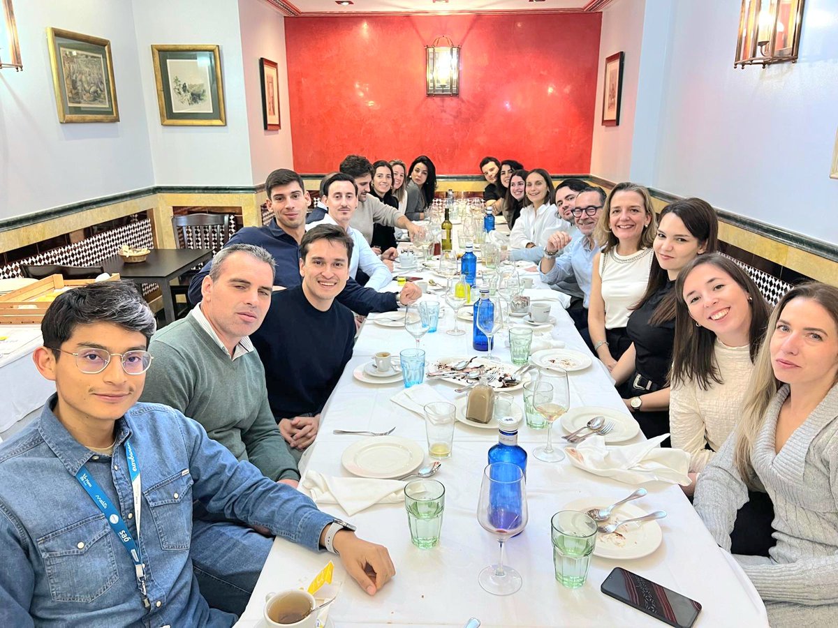 Llega el Plan Avanza V. Dieciséis compañeros de los diferentes centros, comienzan este proyecto formativo en el que desarrollarán su potencial mediante formación, mentoring y proyectos en equipo. Les damos la bienvenida a todos ellos y que comience el viaje!  #DesarrolloDeTalento