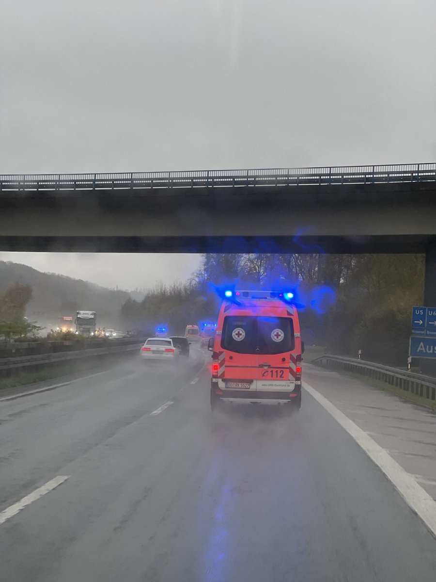 Das #DRK #Dortmund ist gemeinsam mit den #Hilfsorganisationen #ASB, #JUH, #MHD, #Feuerwehr zur Eröffnung des #Karnevals nach #Köln alarmiert worden. Ehren- und Hauptamt vom DRK sind mit 1x RTW, 1x KTW in den Patiententransportzug eingebunden.

@drklvwl 
<a href="/FW_Dortmund/">Feuerwehr Dortmund</a>