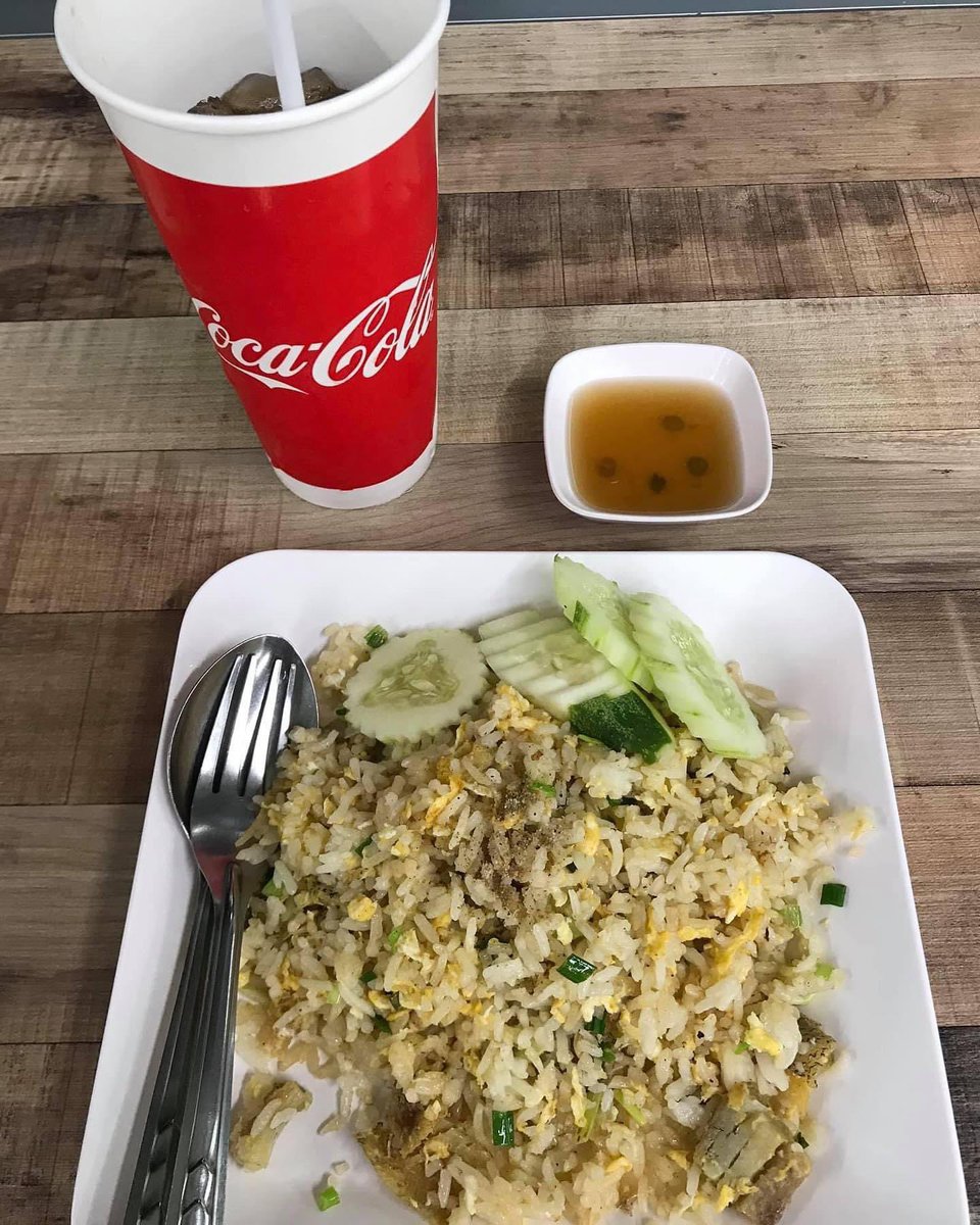 pk_tum's tweet photo. ไม่สบายแค่ไหนก็ต้องดูแลตัวเอง
#ข้าวผัดจานแค่นี้แต่กินได้สองคำ https://t.co/U3O0aCruHM