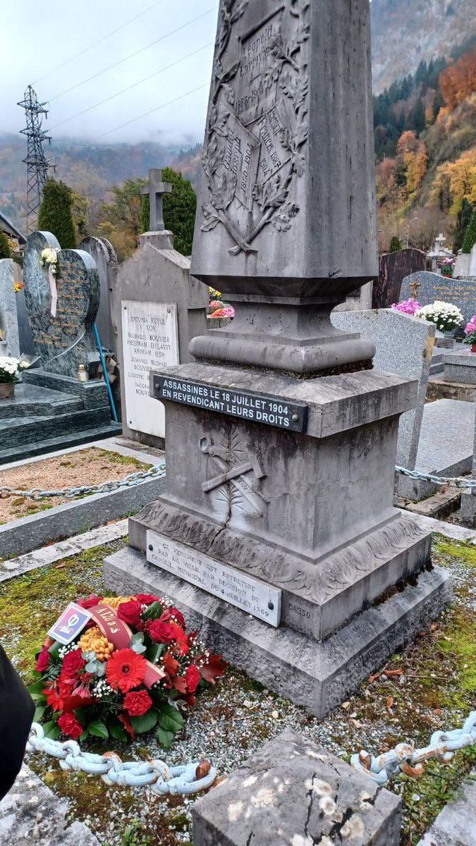 lfi_74's tweet photo. Ce matin, dépôt de fleurs et commémoration à Cluses avec .@jfcoulomme pour les 120 ans de l'assassinat des 3 ouvriers de Crettiez par les fils de leur patron après être entrés en grève.

Cela nous rappelle que ce ne sont pas des acquis sociaux mais des conquis sociaux. https://t.co/MEXTYsa9qO