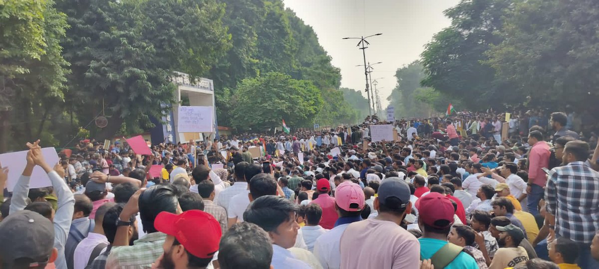RajVasuYadav's tweet photo. यह संगम है युवाओं का

सरकार को अभ्यर्थियों की मांग माननी पड़ेगी
#UPPSC_No_Normalization https://t.co/j8G1Xsbxec
