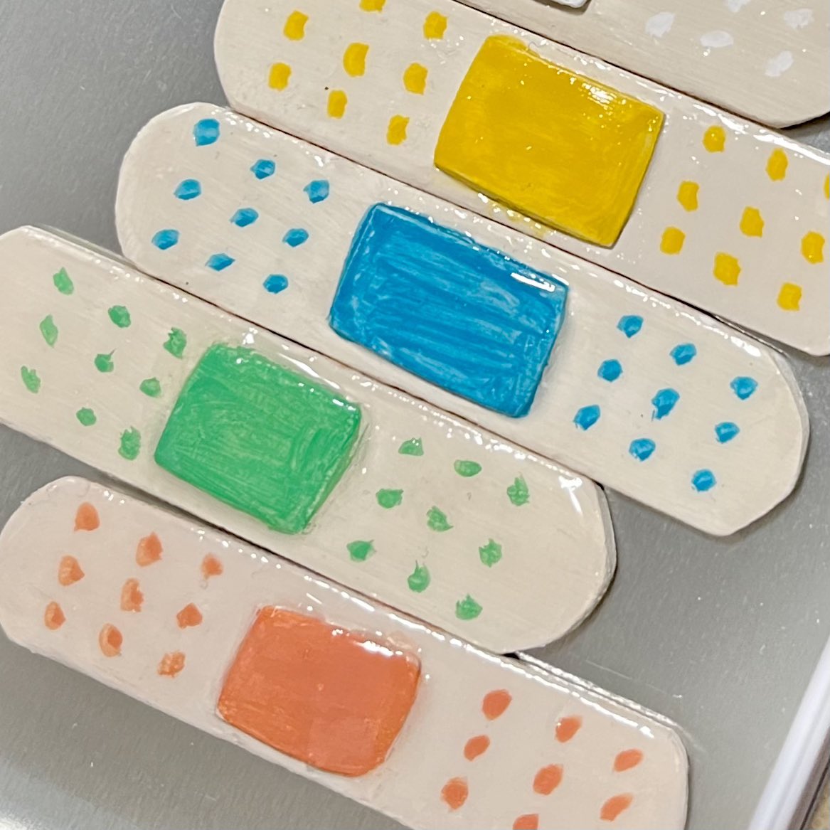 しばらく粘土をこねていた