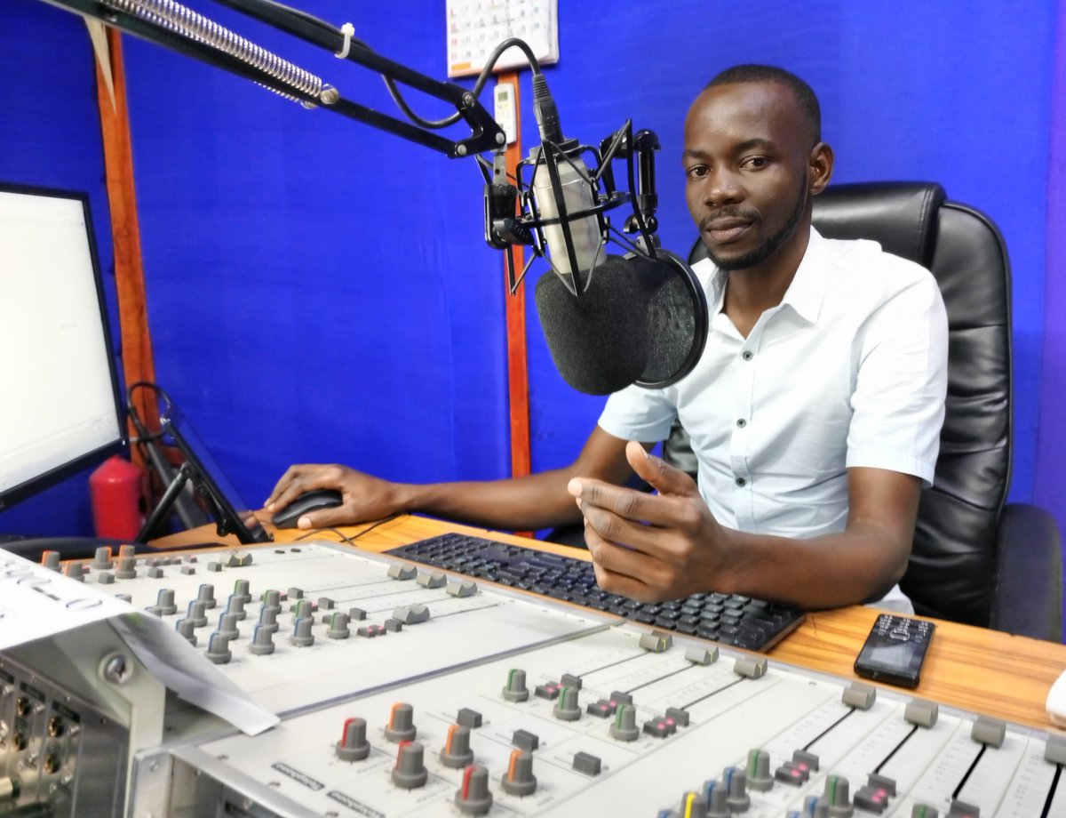 RadioPacisGulu's tweet photo. GEN WA | 3-5PM
Your afternoon drive show is here with #JimmyJay for you to get the latest hits, jobs slots, weather updates and much more.
Tune in now!
#GenWa #Afternoon
#PeaceOfChristForAll https://t.co/kgo8OEpIg6