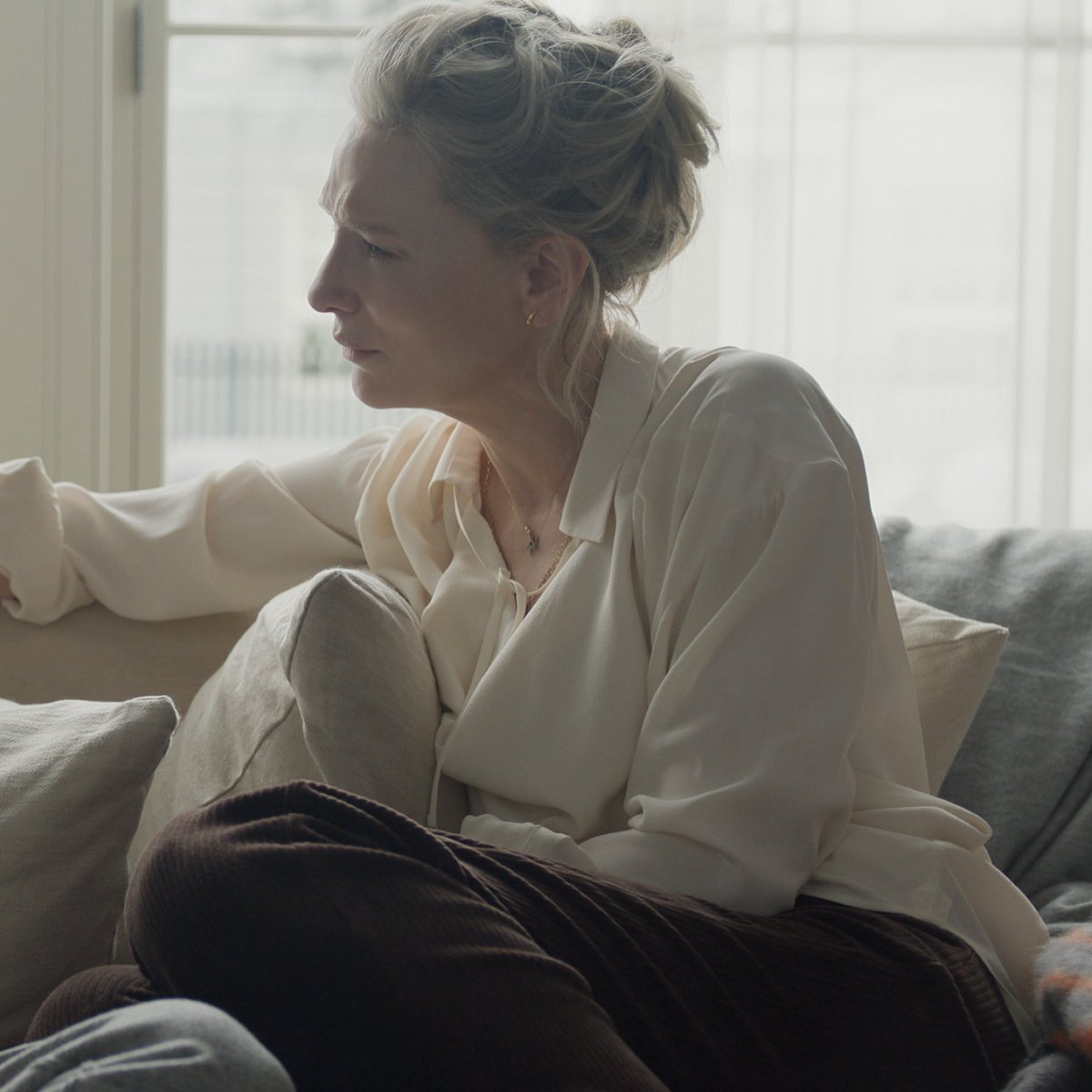 bbblanchett's tweet photo. she looks like your therapist that you secretly have a crush on https://t.co/mmh47YXxDu