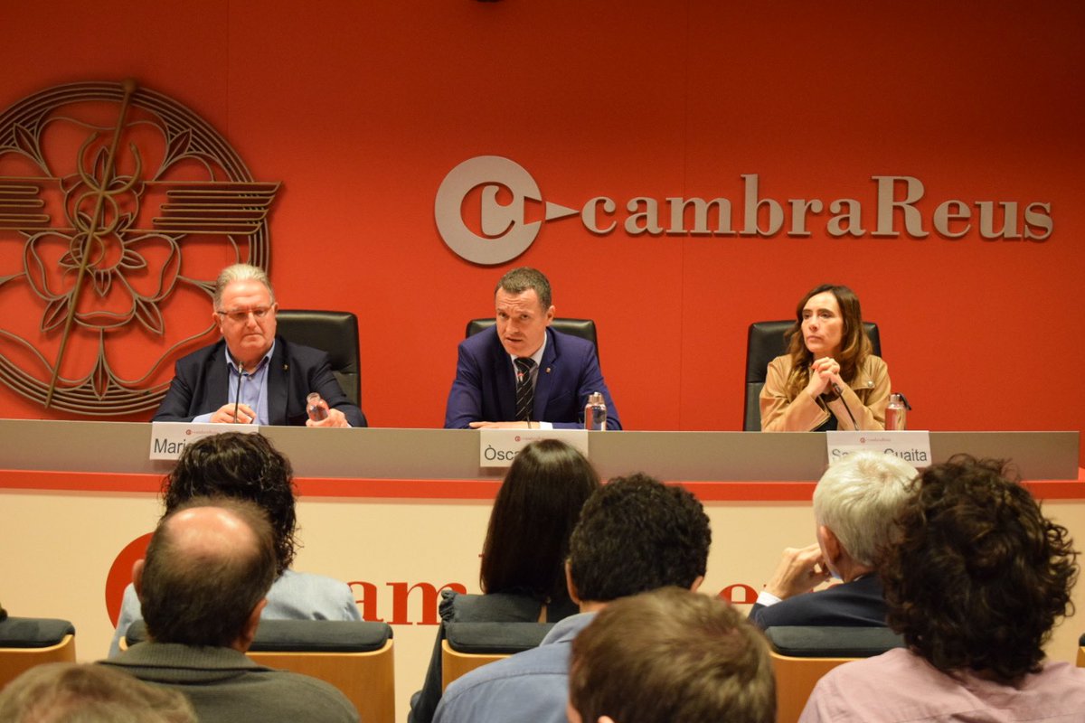 oscarordeig's tweet photo. Participo en la reunió organitzada per @cambrareus sobre el sector de l’avellana, amb la directora general d’Agricultura i Ramaderia, @RosaAltisent, i l’alcaldessa, @sandrage76.   

Des del consens, ens posem a treballar plegats per posar en marxa mesures de suport urgents. https://t.co/M3SBtB4BKw