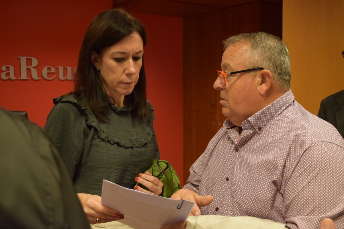 oscarordeig's tweet photo. Participo en la reunió organitzada per @cambrareus sobre el sector de l’avellana, amb la directora general d’Agricultura i Ramaderia, @RosaAltisent, i l’alcaldessa, @sandrage76.   

Des del consens, ens posem a treballar plegats per posar en marxa mesures de suport urgents. https://t.co/M3SBtB4BKw