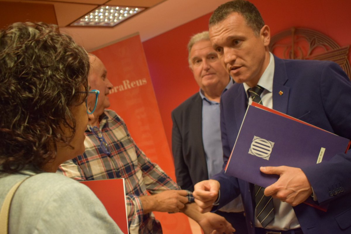 oscarordeig's tweet photo. Participo en la reunió organitzada per @cambrareus sobre el sector de l’avellana, amb la directora general d’Agricultura i Ramaderia, @RosaAltisent, i l’alcaldessa, @sandrage76.   

Des del consens, ens posem a treballar plegats per posar en marxa mesures de suport urgents. https://t.co/M3SBtB4BKw
