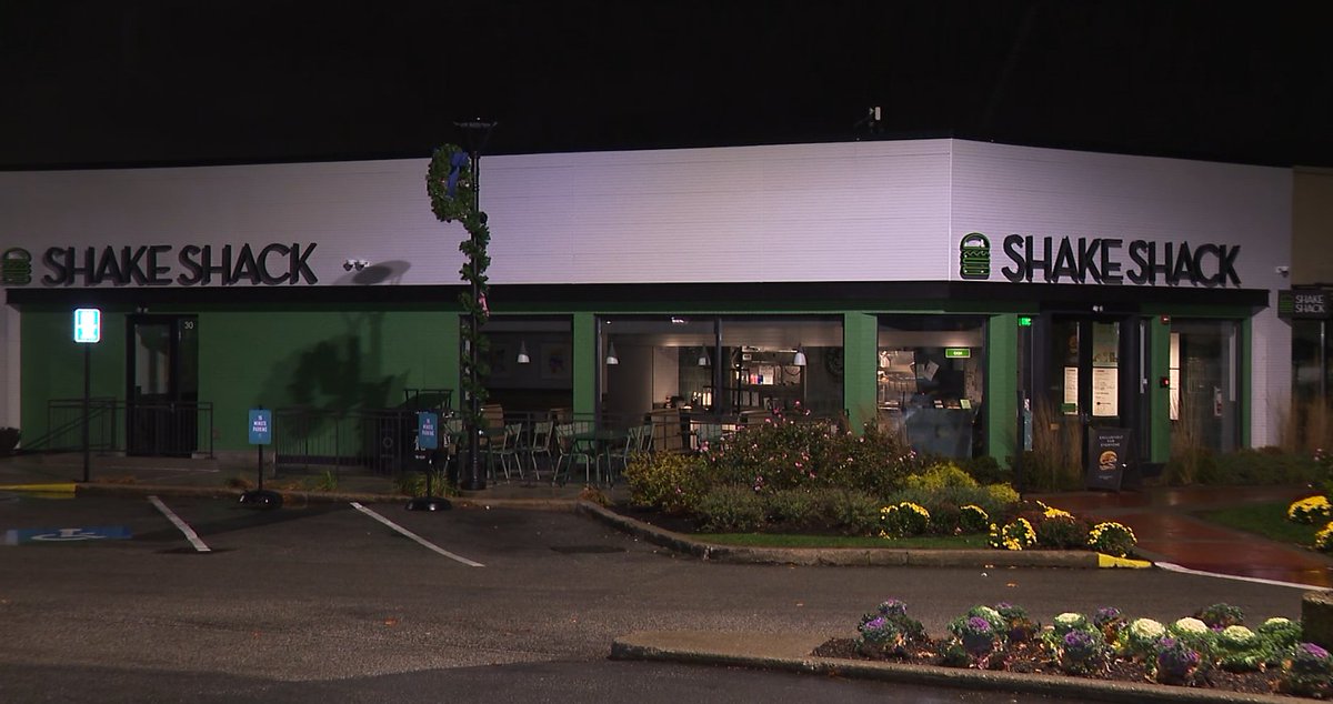 NEW: A teenager working at Shake Shack in Garden City was assaulted and robbed after he walked to his car during his shift Sunday night. Tap the link for what police are saying about the suspects: trib.al/0ghfZUH