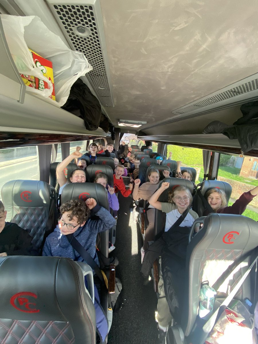 CloverfieldsSch's tweet photo. Cloverfields have arrived in Whitby! #cloverfieldsexperience #cloverfieldsPD @Enquire1 @EnquireTrust https://t.co/UOBOgQ1iop