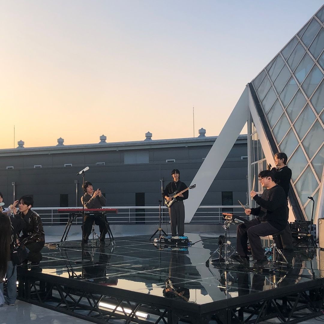 B_hyun_19920506's tweet photo. 백현이 헤메 수정받는 자세 좀 봐....
최종붕괴🫠 https://t.co/OjgexUuDwK