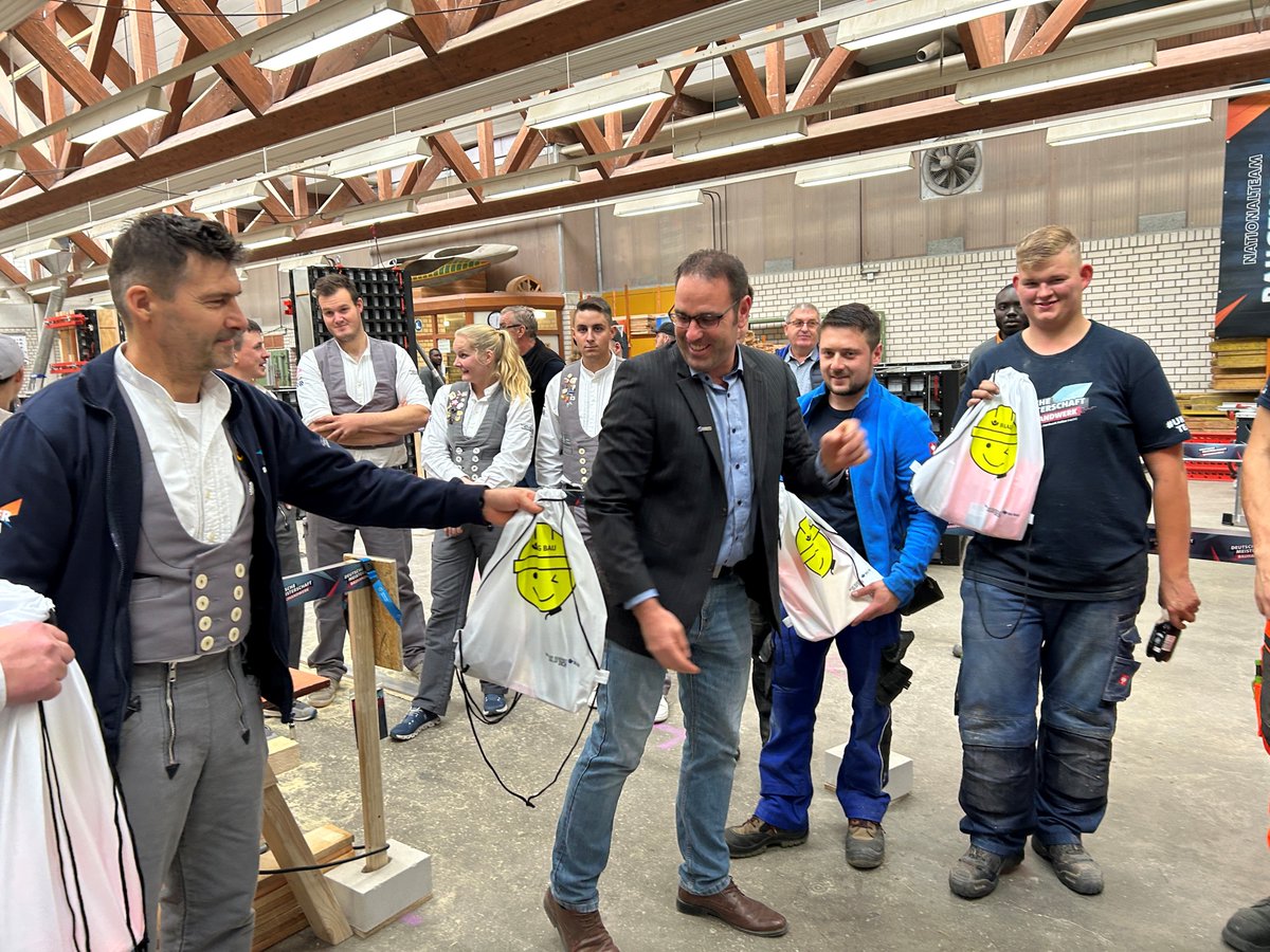 Bei der Deutschen Meisterschaft im Bauhandwerk zeigen die Besten ihres Gewerks noch bis einschließlich heute ihr Können. Wir sind mit einem Stand auf der Veranstaltung vertreten und informieren über #Arbeitsschutz, unter anderem über den Schutz vor #Lärm und #Absturzprävention.